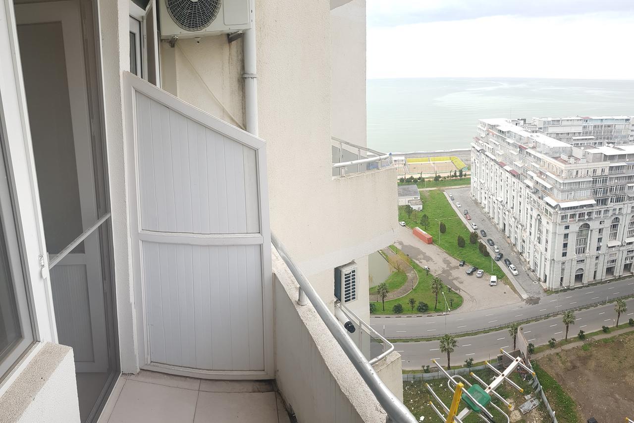 Apartment In Front Of Mcdonald'S Batumi Exterior photo