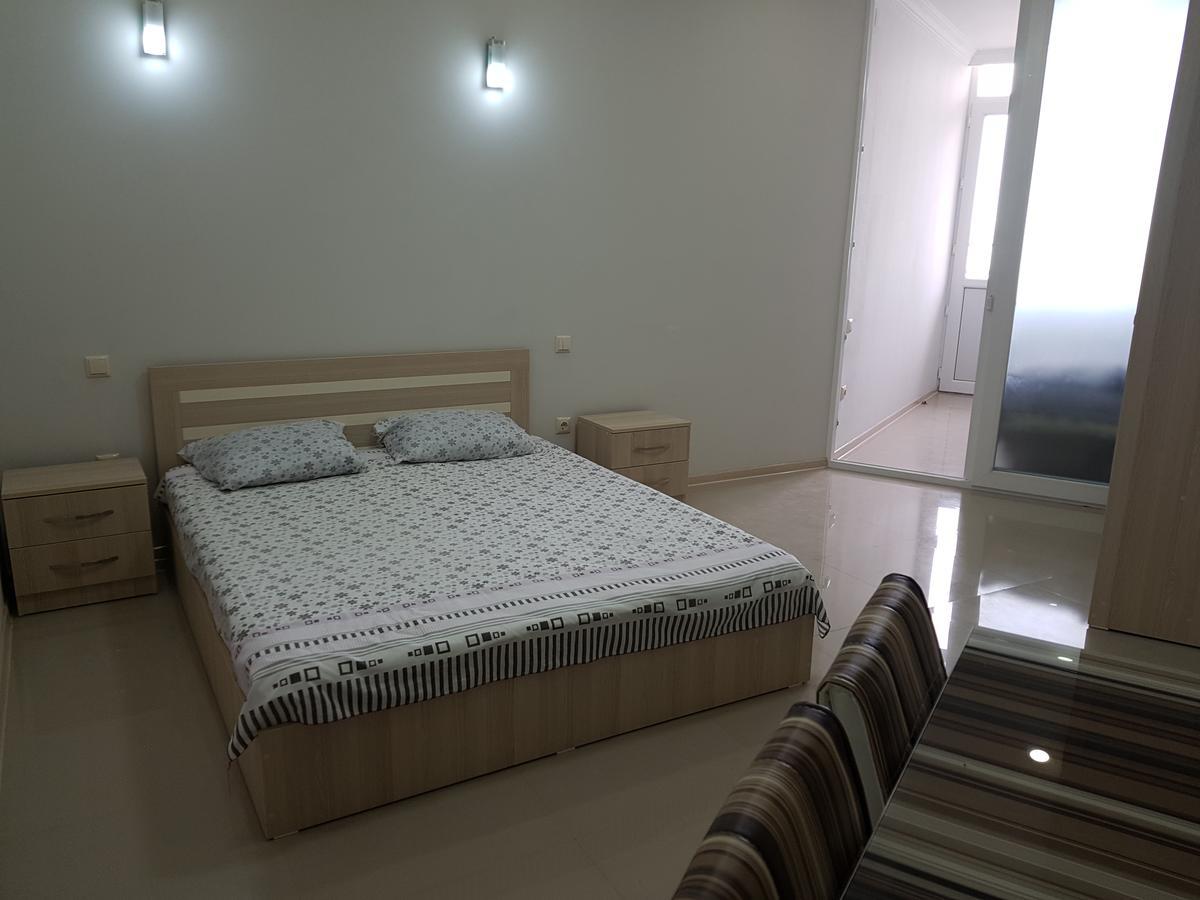 Apartment In Front Of Mcdonald'S Batumi Exterior photo