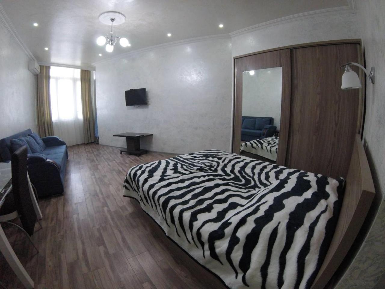 Apartment In Front Of Mcdonald'S Batumi Exterior photo